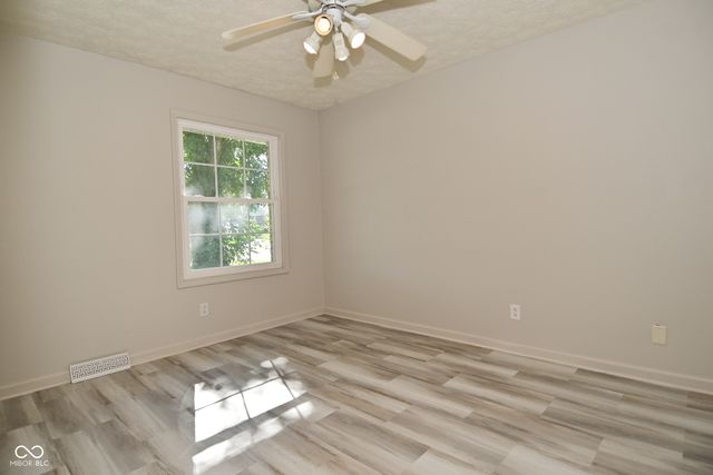 180 Briar Hill Drive, Whiteland, IN 46184