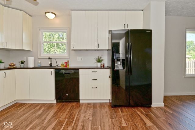 180 Briar Hill Drive, Whiteland, IN 46184