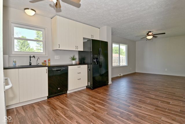 180 Briar Hill Drive, Whiteland, IN 46184