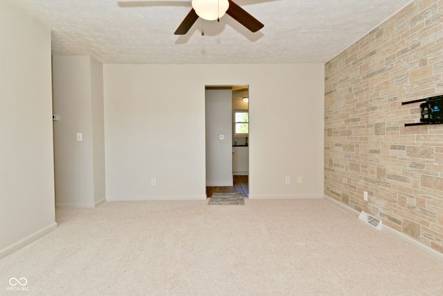 180 Briar Hill Drive, Whiteland, IN 46184