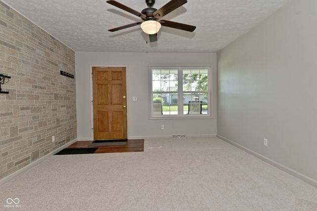 180 Briar Hill Drive, Whiteland, IN 46184