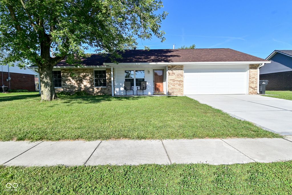 180 Briar Hill Drive, Whiteland, IN 46184