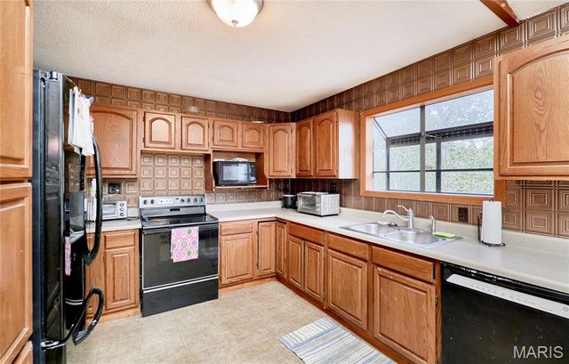 209 Timber Ridge Court, Troy, MO 63379