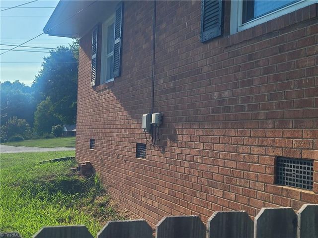 607 Duke Street, Thomasville, NC 27360
