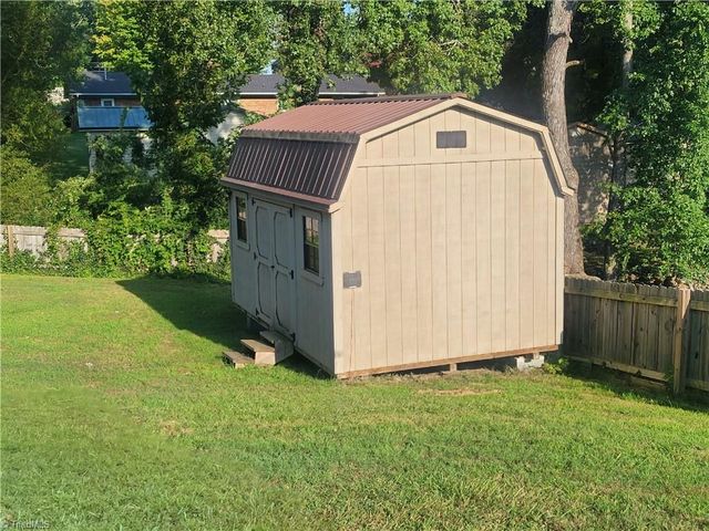 607 Duke Street, Thomasville, NC 27360