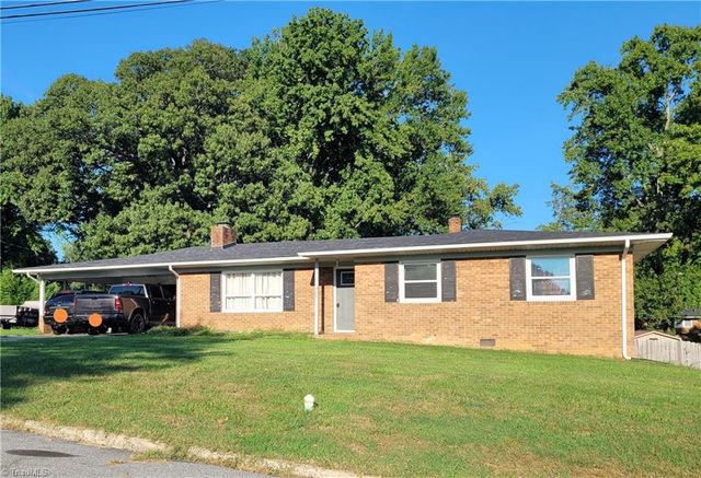 607 Duke Street, Thomasville, NC 27360