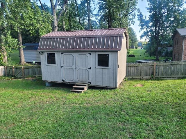 607 Duke Street, Thomasville, NC 27360