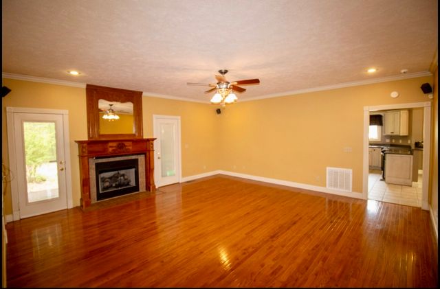 25 Max Dr, Paris, TN 38242
