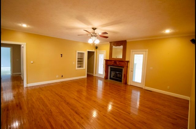 25 Max Dr, Paris, TN 38242