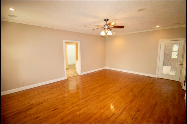 25 Max Dr, Paris, TN 38242