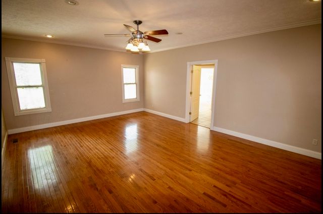 25 Max Dr, Paris, TN 38242