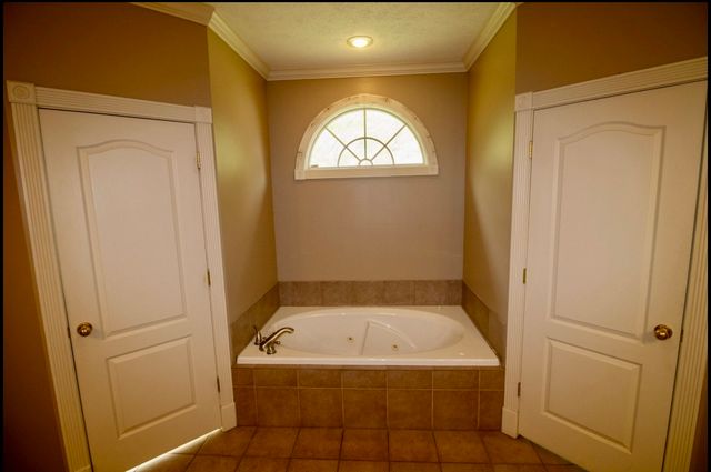 25 Max Dr, Paris, TN 38242