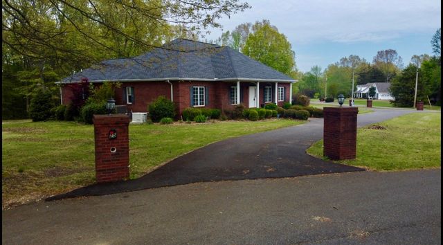 25 Max Dr, Paris, TN 38242