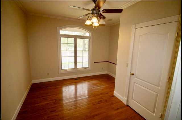 25 Max Dr, Paris, TN 38242