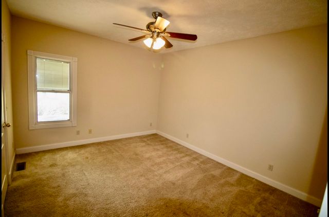 25 Max Dr, Paris, TN 38242