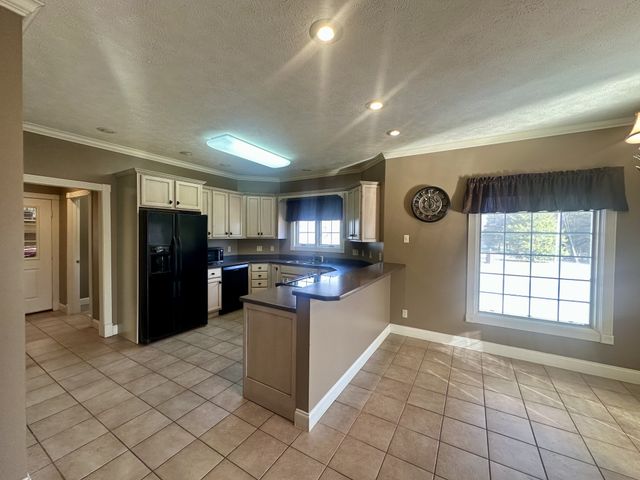 25 Max Dr, Paris, TN 38242