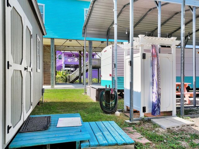 865 Sea Spray Drive, Crystal Beach, TX 77650