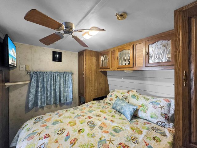 865 Sea Spray Drive, Crystal Beach, TX 77650