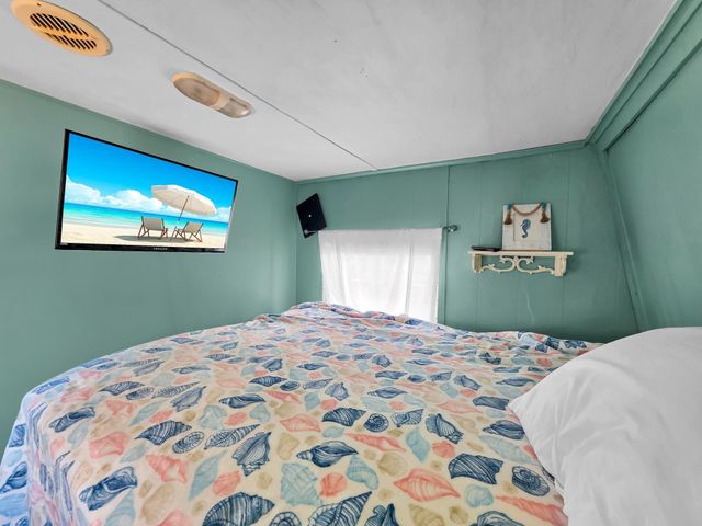 865 Sea Spray Drive, Crystal Beach, TX 77650