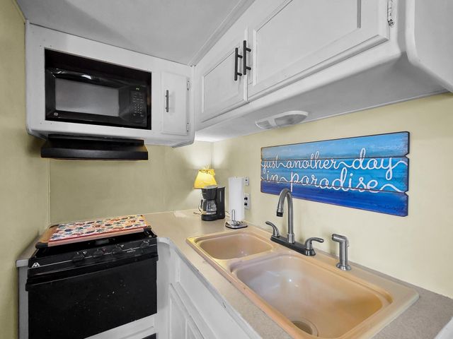 865 Sea Spray Drive, Crystal Beach, TX 77650