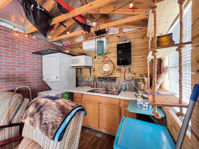 865 Sea Spray Drive, Crystal Beach, TX 77650