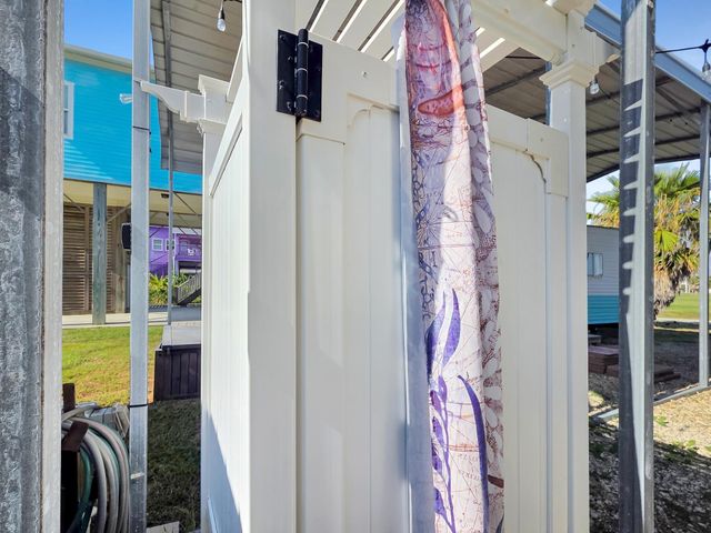 865 Sea Spray Drive, Crystal Beach, TX 77650