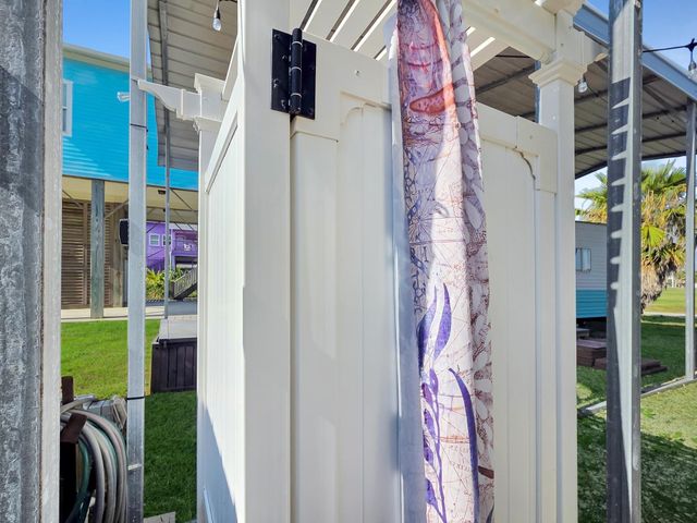 865 Sea Spray Drive, Crystal Beach, TX 77650