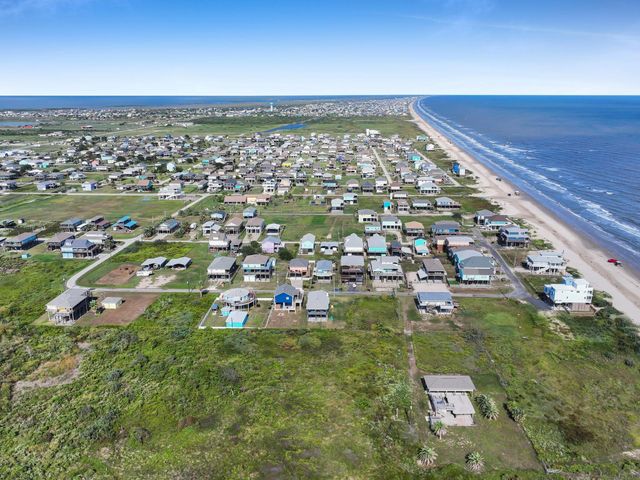 865 Sea Spray Drive, Crystal Beach, TX 77650