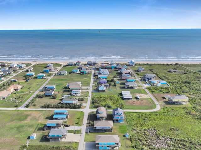865 Sea Spray Drive, Crystal Beach, TX 77650