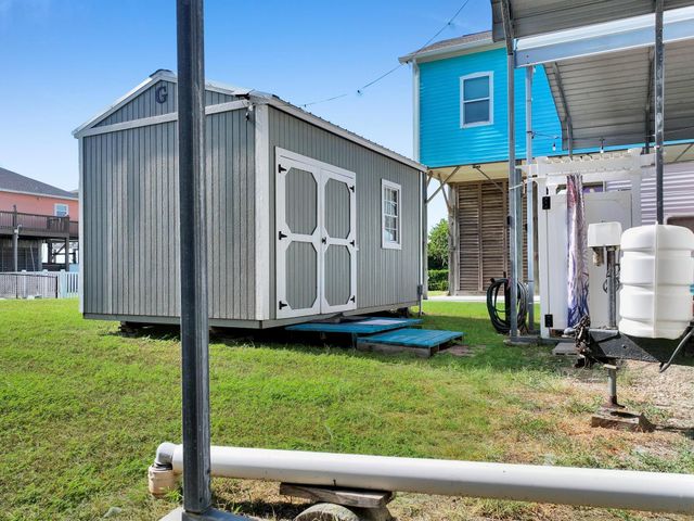 865 Sea Spray Drive, Crystal Beach, TX 77650