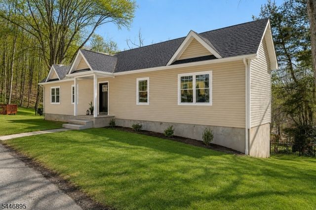 48 Northwood Dr, High Bridge Boro, NJ 08829