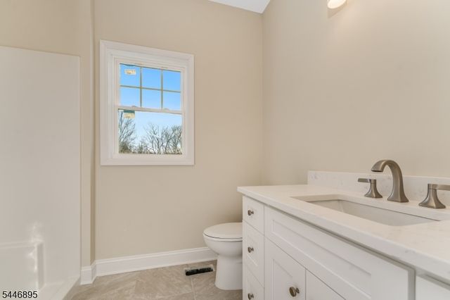 48 Northwood Dr, High Bridge Boro, NJ 08829