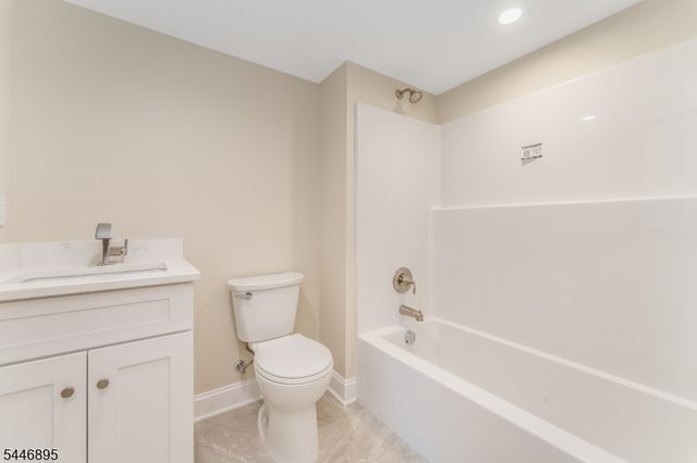 48 Northwood Dr, High Bridge Boro, NJ 08829
