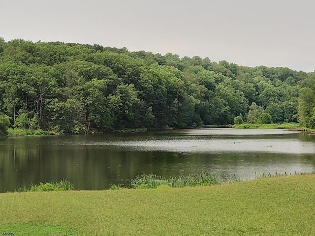 48 Northwood Dr, High Bridge Boro, NJ 08829