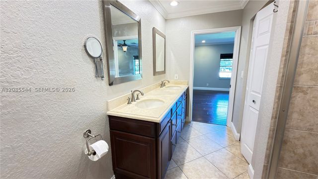 400 NW 127th Ave 16, Plantation, FL 33325