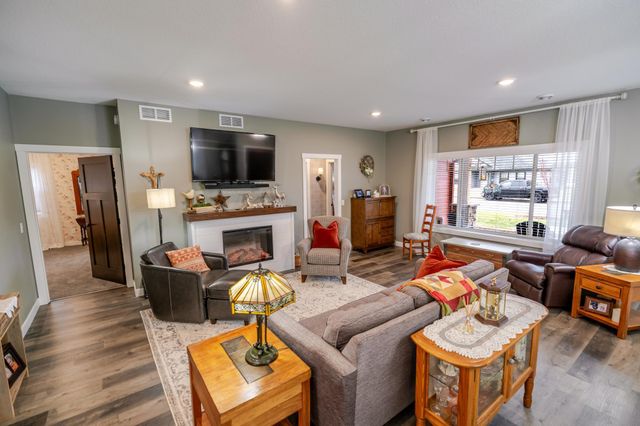 1922 Sandstone Loop S, Sartell, MN 56377