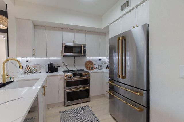 804 E Windward Way 307, Lantana, FL 33462