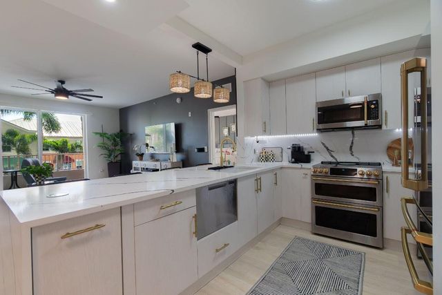 804 E Windward Way 307, Lantana, FL 33462