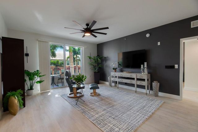 804 E Windward Way 307, Lantana, FL 33462