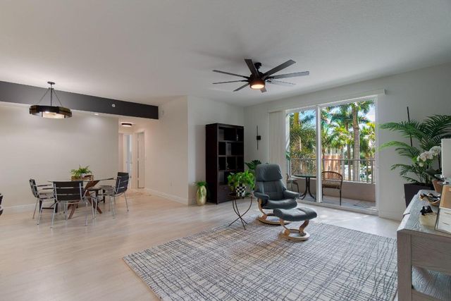 804 E Windward Way 307, Lantana, FL 33462