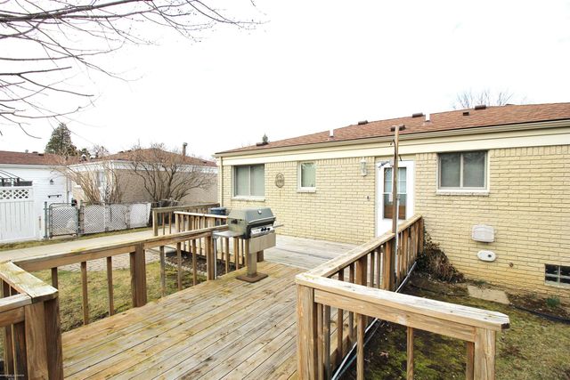 22218 E 12 Mile Road, St Clair Shores, MI 48081