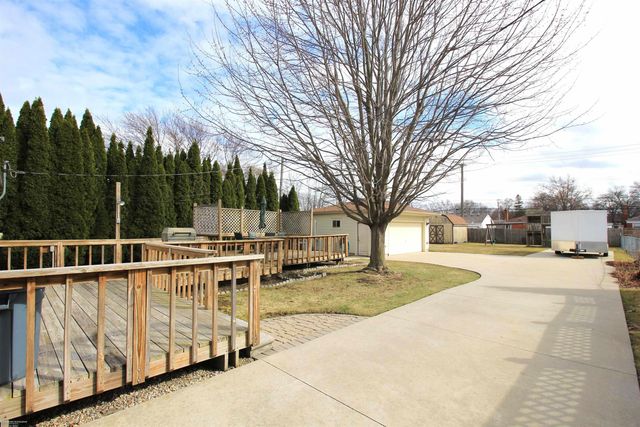 22218 E 12 Mile Road, St Clair Shores, MI 48081