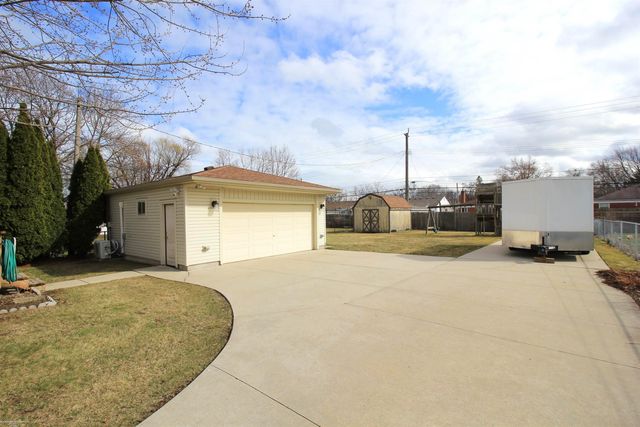22218 E 12 Mile Road, St Clair Shores, MI 48081