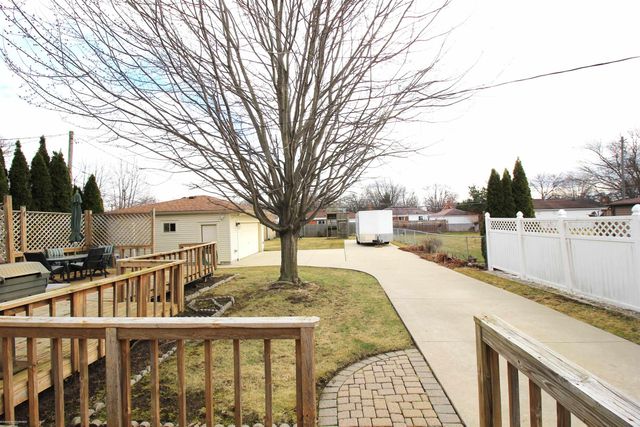 22218 E 12 Mile Road, St Clair Shores, MI 48081