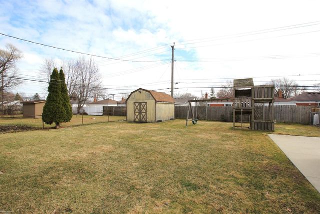 22218 E 12 Mile Road, St Clair Shores, MI 48081