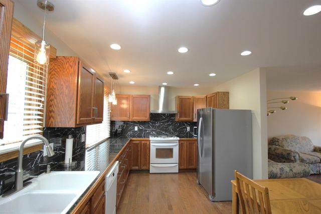 22218 E 12 Mile Road, St Clair Shores, MI 48081