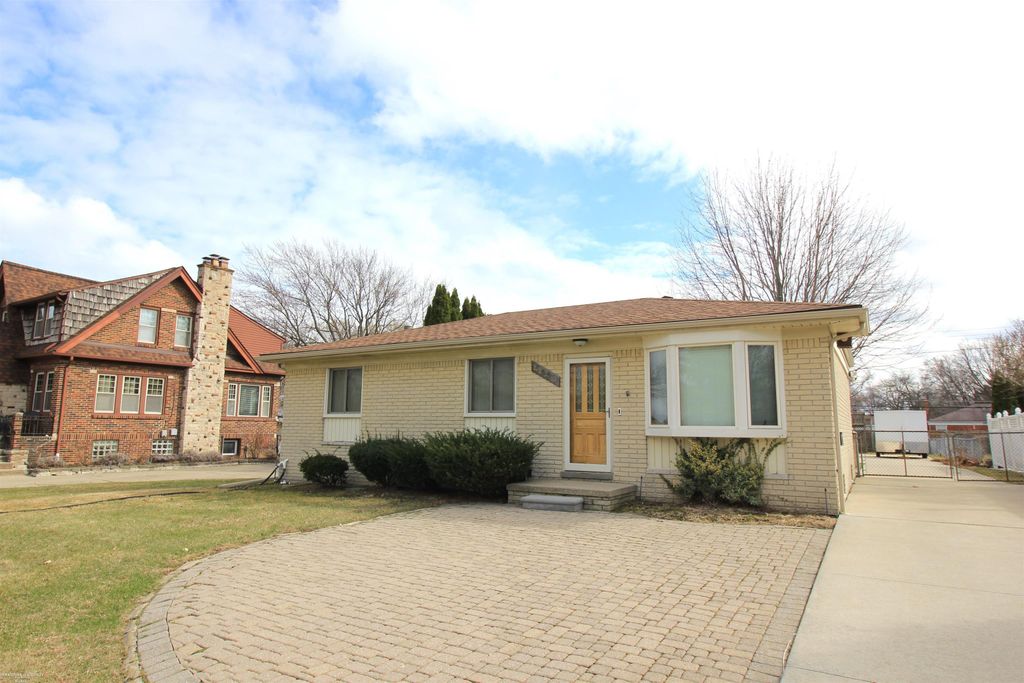 22218 E 12 Mile Road, St Clair Shores, MI 48081