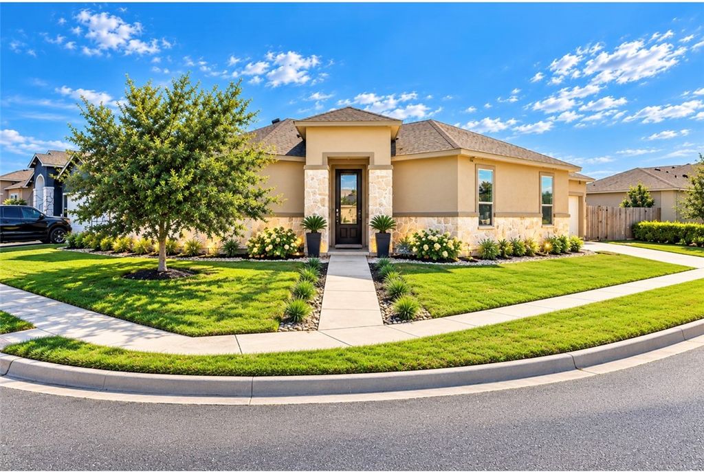 2201 Diamond Dr, Corpus Christi, TX 78414 — exterior