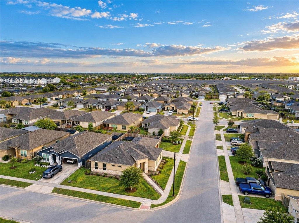 2201 Diamond Dr, Corpus Christi, TX 78414 — photo 2