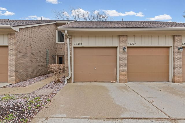 42375 Lochmoor Street, Clinton Twp, MI 48038
